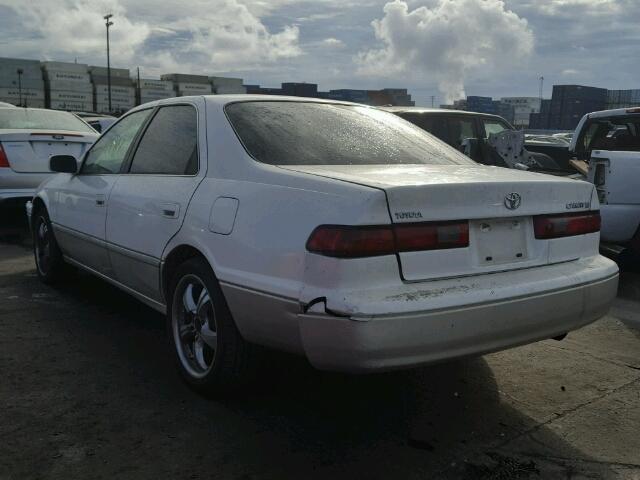 JT2BG22K9X0375225 - 1999 TOYOTA CAMRY LE WHITE photo 3