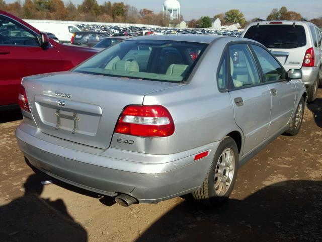 YV1VS27554F079689 - 2004 VOLVO S40 1.9T SILVER photo 4