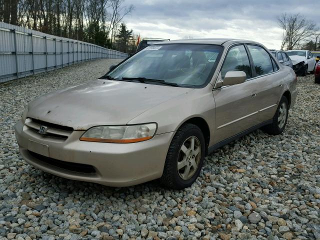 1HGCG6692YA071290 - 2000 HONDA ACCORD SE TAN photo 2