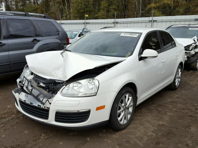 3VWAZ7AJ3AM078617 - 2010 VOLKSWAGEN JETTA LIMI WHITE photo 2
