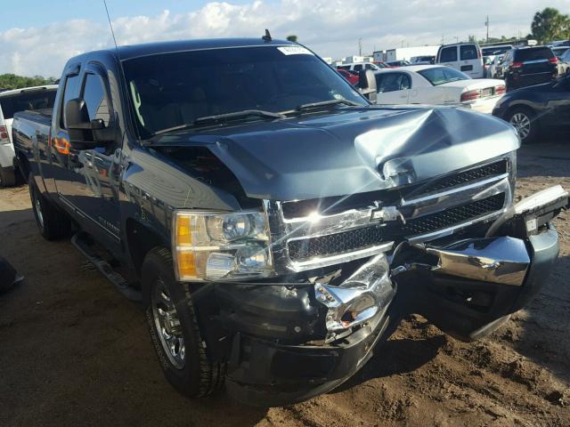 1GCRCSE05BZ455198 - 2011 CHEVROLET SILVERADO BLUE photo 1