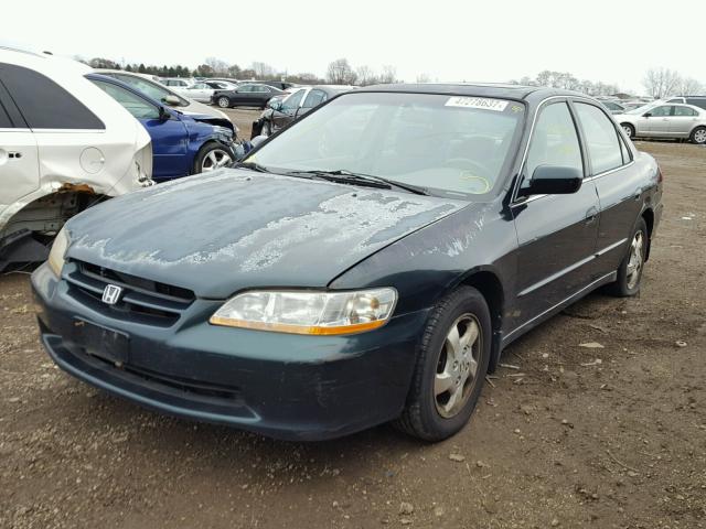 1HGCG5555WA110220 - 1998 HONDA ACCORD EX GREEN photo 2