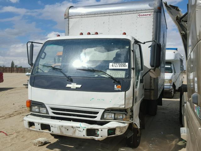 4KBB4B1R21J802622 - 2001 CHEVROLET TILT MASTE WHITE photo 2