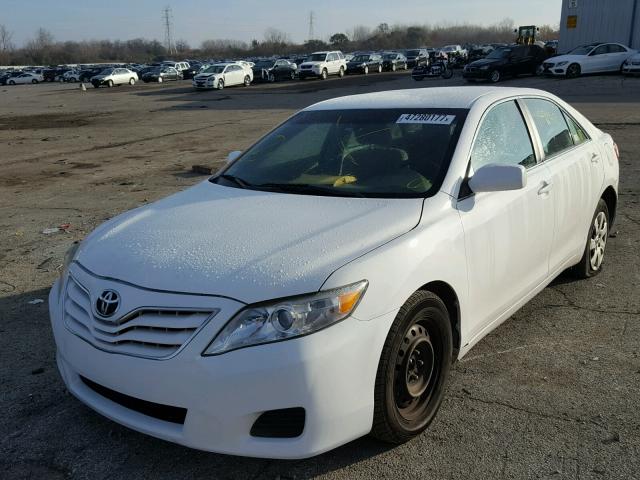 4T4BF3EKXBR210721 - 2011 TOYOTA CAMRY BASE WHITE photo 2