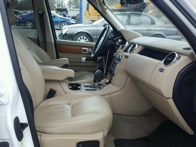 SALAK2D4XBA588602 - 2011 LAND ROVER LR4 HSE LU WHITE photo 5
