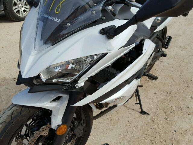 JKAEXEJ10HDA00488 - 2017 KAWASAKI EX650 J თეთრი ფოტო 10