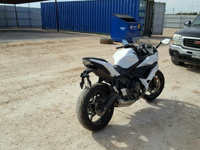 JKAEXEJ10HDA00488 - 2017 KAWASAKI EX650 J თეთრი ფოტო 4