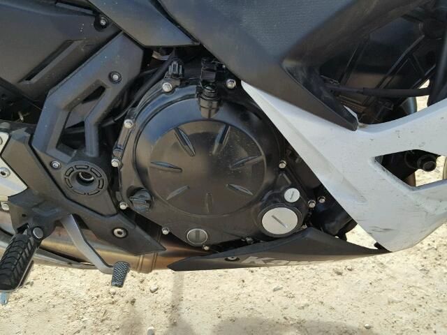 JKAEXEJ10HDA00488 - 2017 KAWASAKI EX650 J თეთრი ფოტო 7