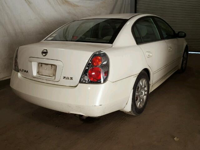 1N4AL11D05C392833 - 2005 NISSAN ALTIMA S WHITE photo 4