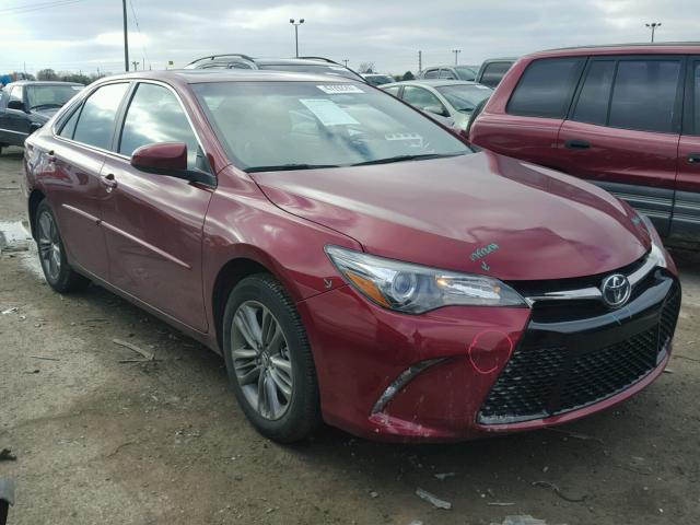 4T1BF1FK0HU744087 - 2017 TOYOTA CAMRY LE წითელი ფოტო 1