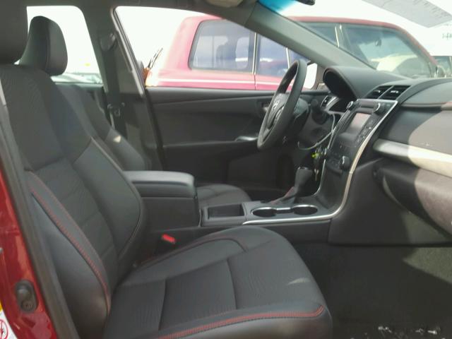 4T1BF1FK0HU744087 - 2017 TOYOTA CAMRY LE წითელი ფოტო 5