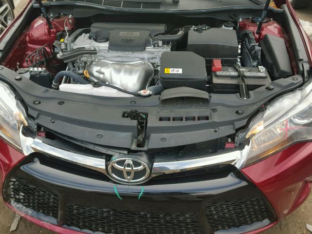 4T1BF1FK0HU744087 - 2017 TOYOTA CAMRY LE წითელი ფოტო 7