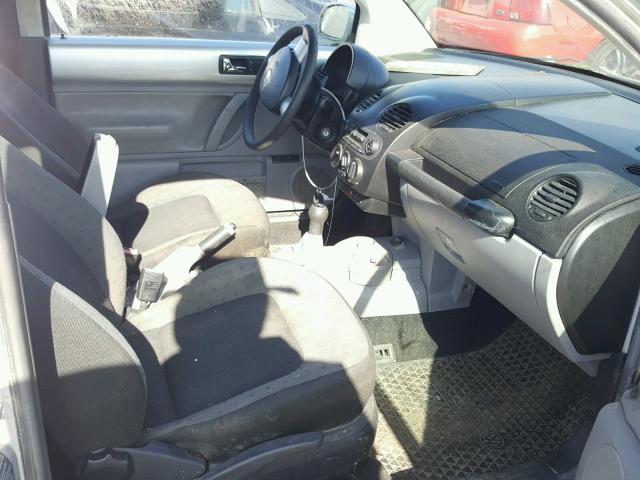 3VWCP21C22M415217 - 2002 VOLKSWAGEN NEW BEETLE 银色 照片 5