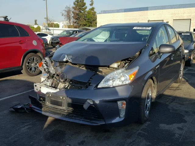 JTDKN3DU0E0372194 - 2014 TOYOTA PRIUS GRAY photo 2