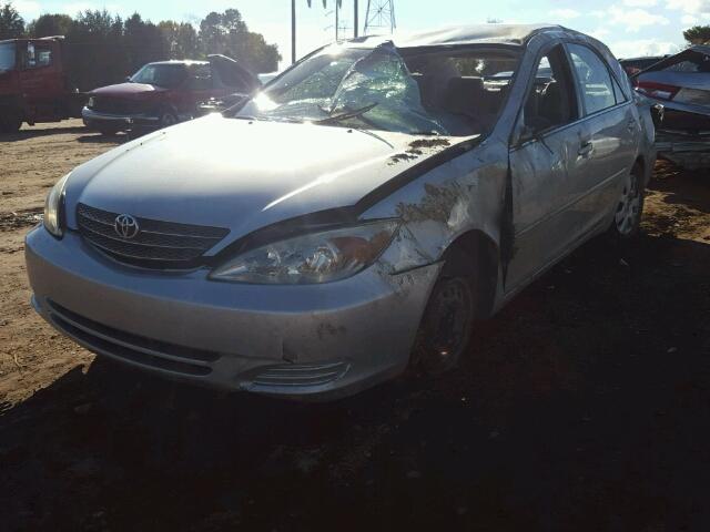 4T1BE32K94U882810 - 2004 TOYOTA CAMRY LE ვერცხლისფერი ფოტო 2