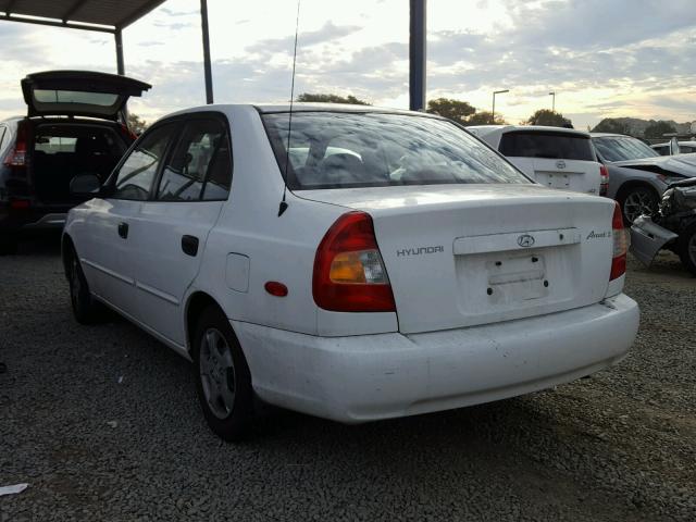 KMHCG45C02U395100 - 2002 HYUNDAI ACCENT GL WHITE photo 3