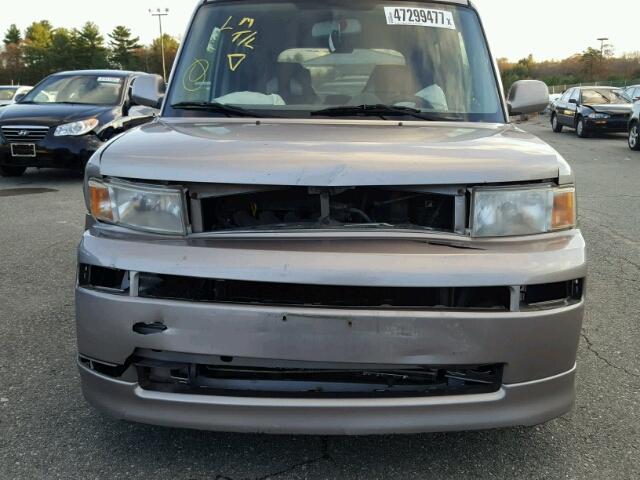 JTLKT324550218853 - 2005 TOYOTA SCION XB GRAY photo 9