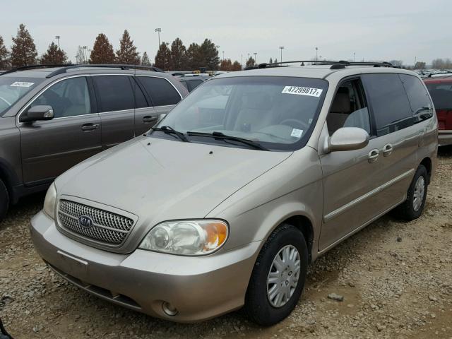 KNDUP132456707901 - 2005 KIA SEDONA EX TAN photo 2