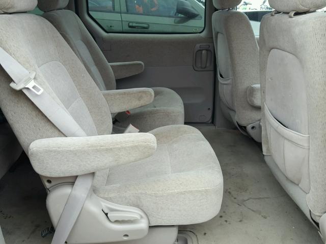 KNDUP132456707901 - 2005 KIA SEDONA EX TAN photo 6