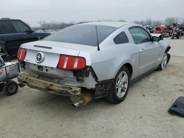 1ZVBP8AM3C5234741 - 2012 FORD MUSTANG SILVER photo 4