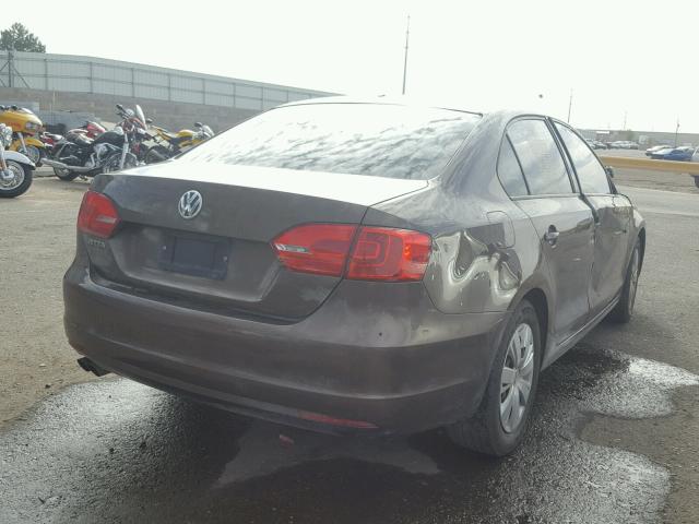 3VW2K7AJ0EM236894 - 2014 VOLKSWAGEN JETTA BASE BROWN photo 4