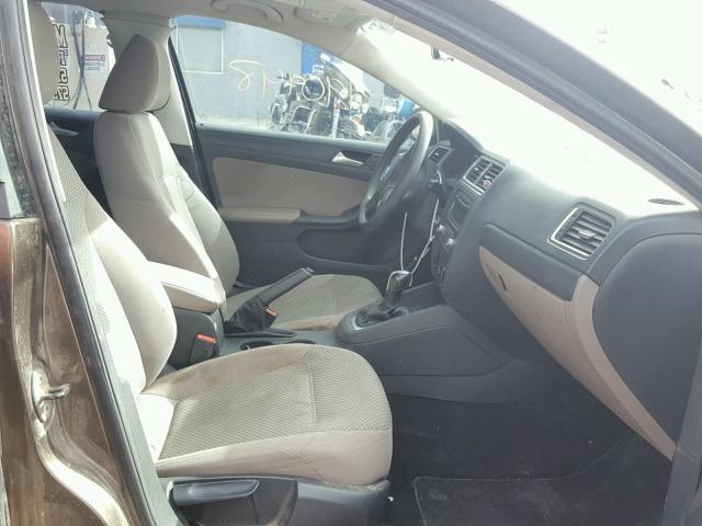 3VW2K7AJ0EM236894 - 2014 VOLKSWAGEN JETTA BASE BROWN photo 5