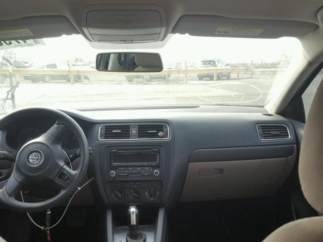 3VW2K7AJ0EM236894 - 2014 VOLKSWAGEN JETTA BASE BROWN photo 9