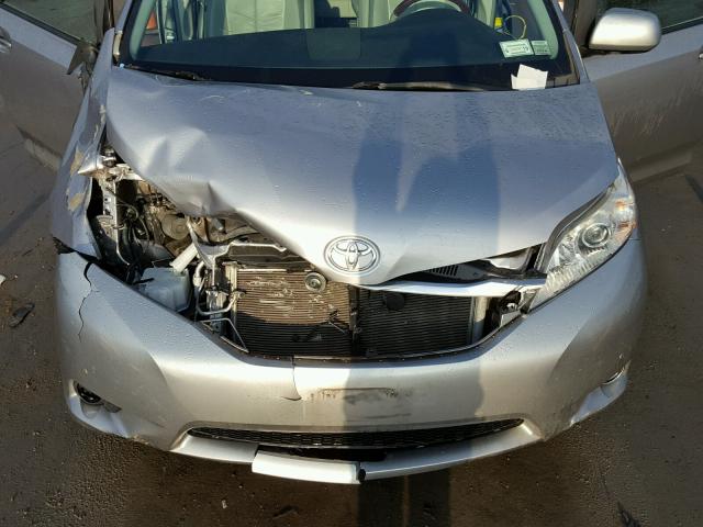 5TDYK3DC9BS029855 - 2011 TOYOTA SIENNA XLE SILVER photo 7