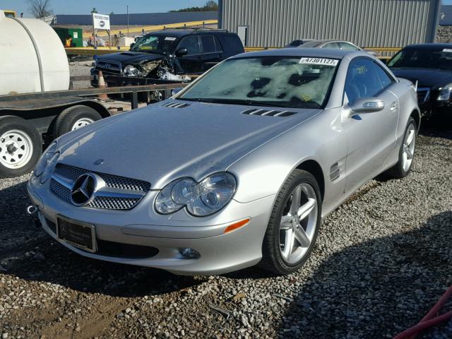 WDBSK75F25F099450 - 2005 MERCEDES-BENZ SL 500 SILVER photo 2