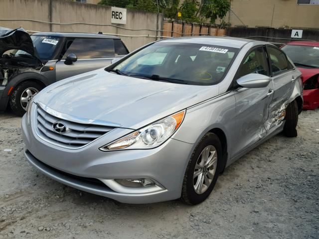 5NPEB4AC6DH603754 - 2013 HYUNDAI SONATA GLS GRAY photo 2