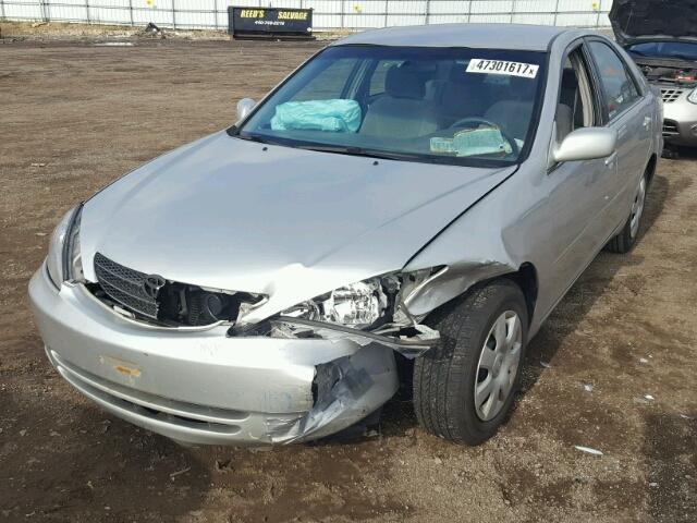 4T1BE32K53U128205 - 2003 TOYOTA CAMRY LE ვერცხლისფერი ფოტო 2
