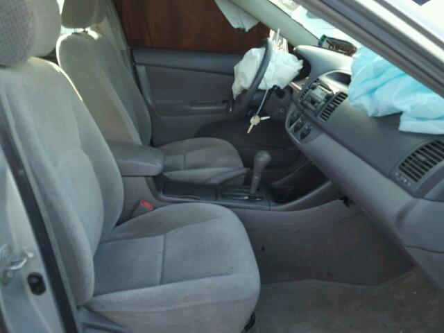 4T1BE32K53U128205 - 2003 TOYOTA CAMRY LE ვერცხლისფერი ფოტო 5