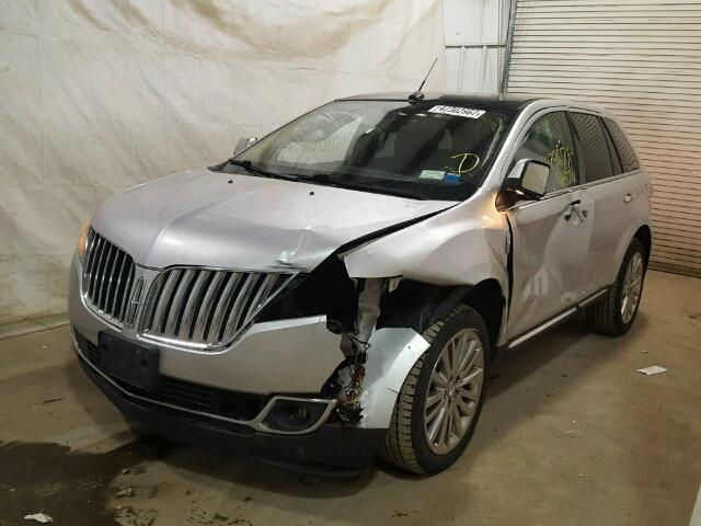 2LMDJ8JK9BBJ13394 - 2011 LINCOLN MKX SILVER photo 2