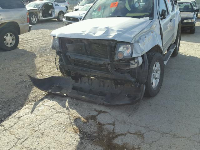 5N1AN0NWXBC523297 - 2011 NISSAN XTERRA OFF SILVER photo 9