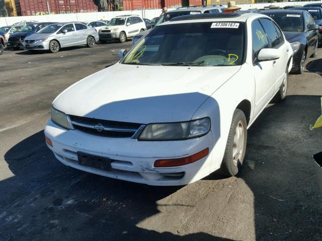 JN1CA21D9WT503432 - 1998 NISSAN MAXIMA GLE WHITE photo 2