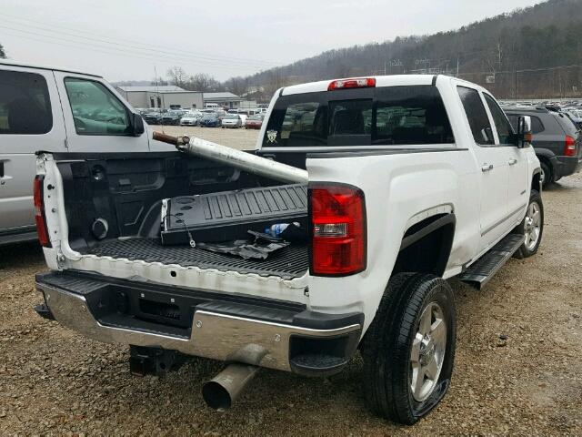 1GT12ZE8XFF680044 - 2015 GMC SIERRA K25 WHITE photo 4