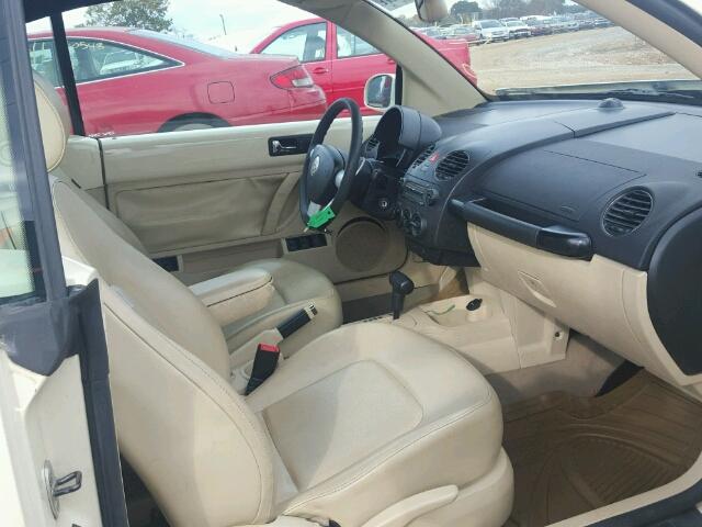 3VWPF31Y76M331194 - 2006 VOLKSWAGEN NEW BEETLE კრემისფერი ფოტო 5