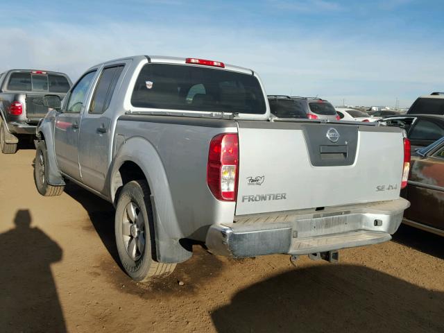 1N6AD07WX9C401924 - 2009 NISSAN FRONTIER C SILVER photo 3