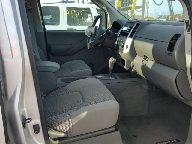 1N6AD07WX9C401924 - 2009 NISSAN FRONTIER C SILVER photo 5