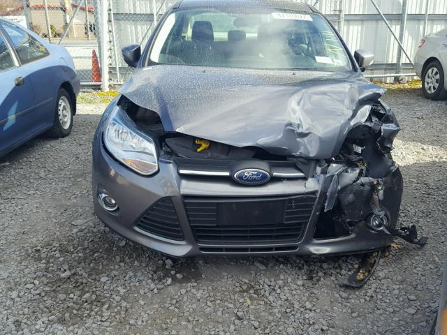 1FAHP3F27CL113350 - 2012 FORD FOCUS SE GRAY photo 9