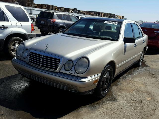 WDBJF70F7WA687365 - 1998 MERCEDES-BENZ E 430 GOLD photo 2