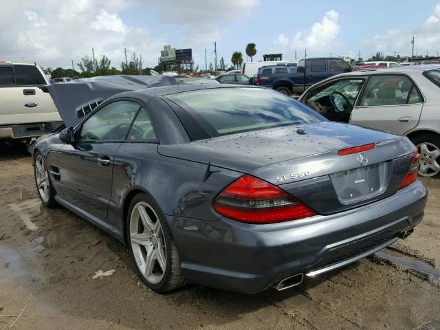 WDBSK7BA5BF165266 - 2011 MERCEDES-BENZ SL 550 GRAY photo 3