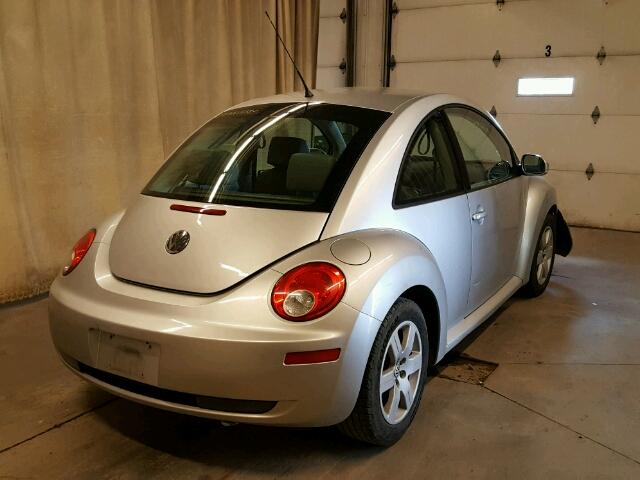 3VWRG31CX6M405461 - 2006 VOLKSWAGEN NEW BEETLE 银色 照片 4