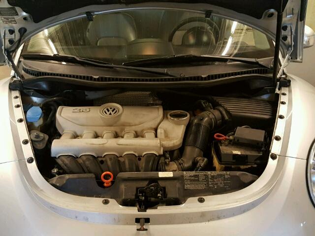 3VWRG31CX6M405461 - 2006 VOLKSWAGEN NEW BEETLE 银色 照片 7