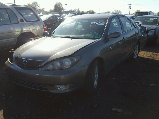 4T1BE32K25U577229 - 2005 TOYOTA CAMRY LE GRAY photo 2