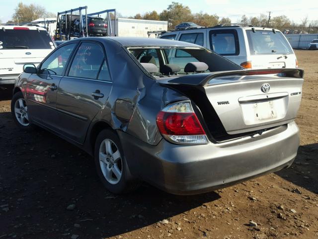 4T1BE32K25U577229 - 2005 TOYOTA CAMRY LE ნაცრისფერი ფოტო 3