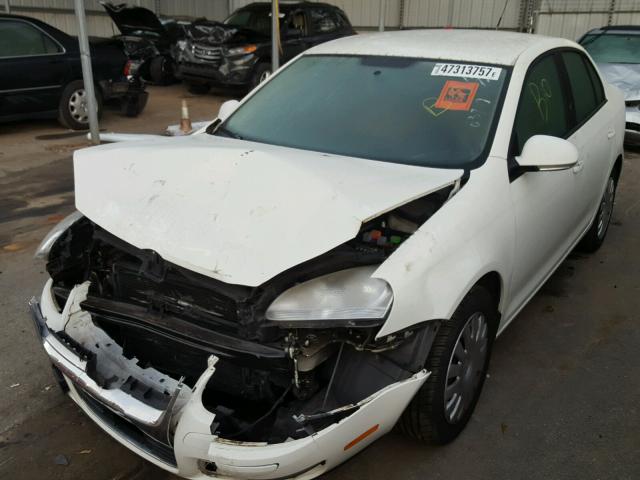 3VWJM71K38M106370 - 2008 VOLKSWAGEN JETTA S WHITE photo 2