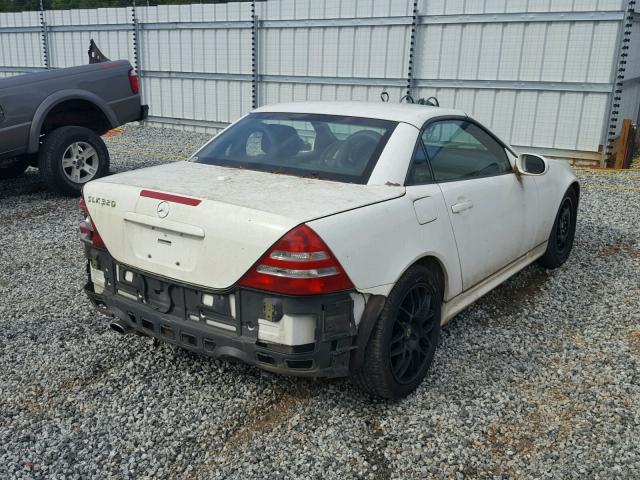 WDBKK65F72F254984 - 2002 MERCEDES-BENZ SLK 320 WHITE photo 4