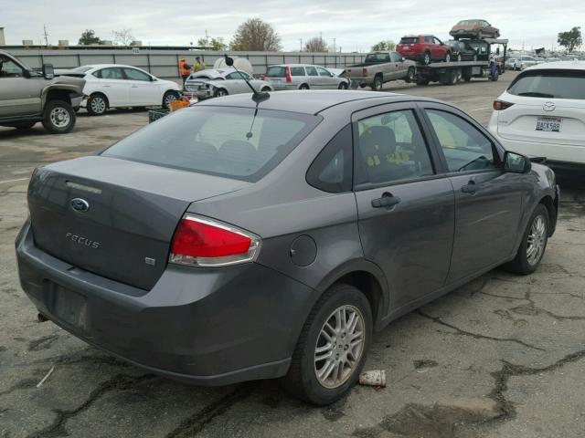 1FAHP3FN5BW152011 - 2011 FORD FOCUS SE GRAY photo 4