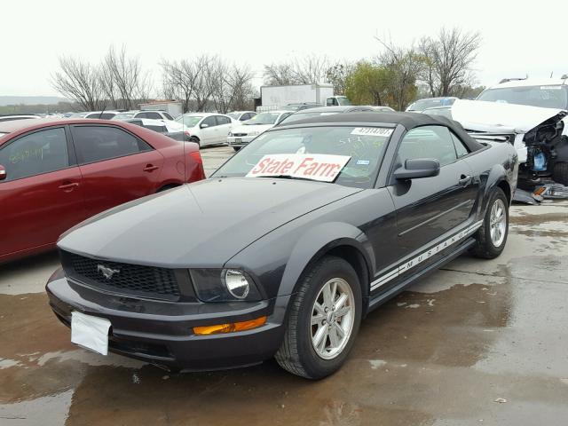 1ZVFT84N075297920 - 2007 FORD MUSTANG GRAY photo 2